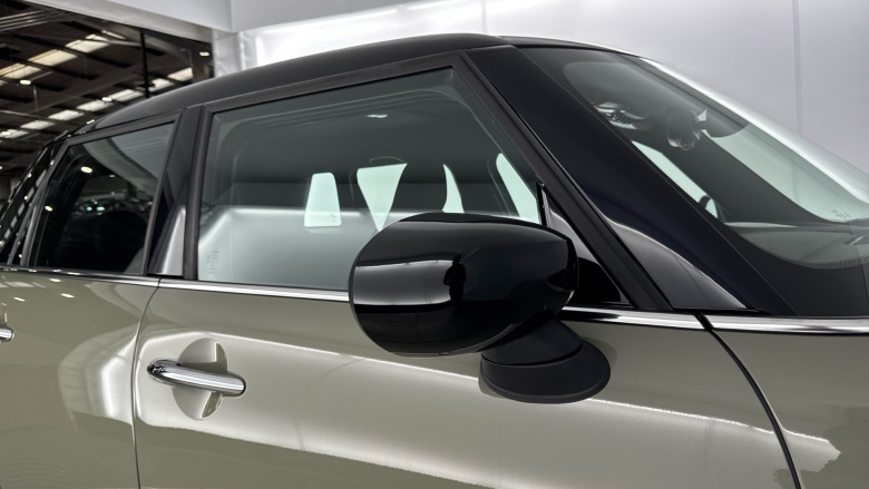 MINI Hatchback 1.5 Cooper Sport II 5dr Auto Petrol Hatchback